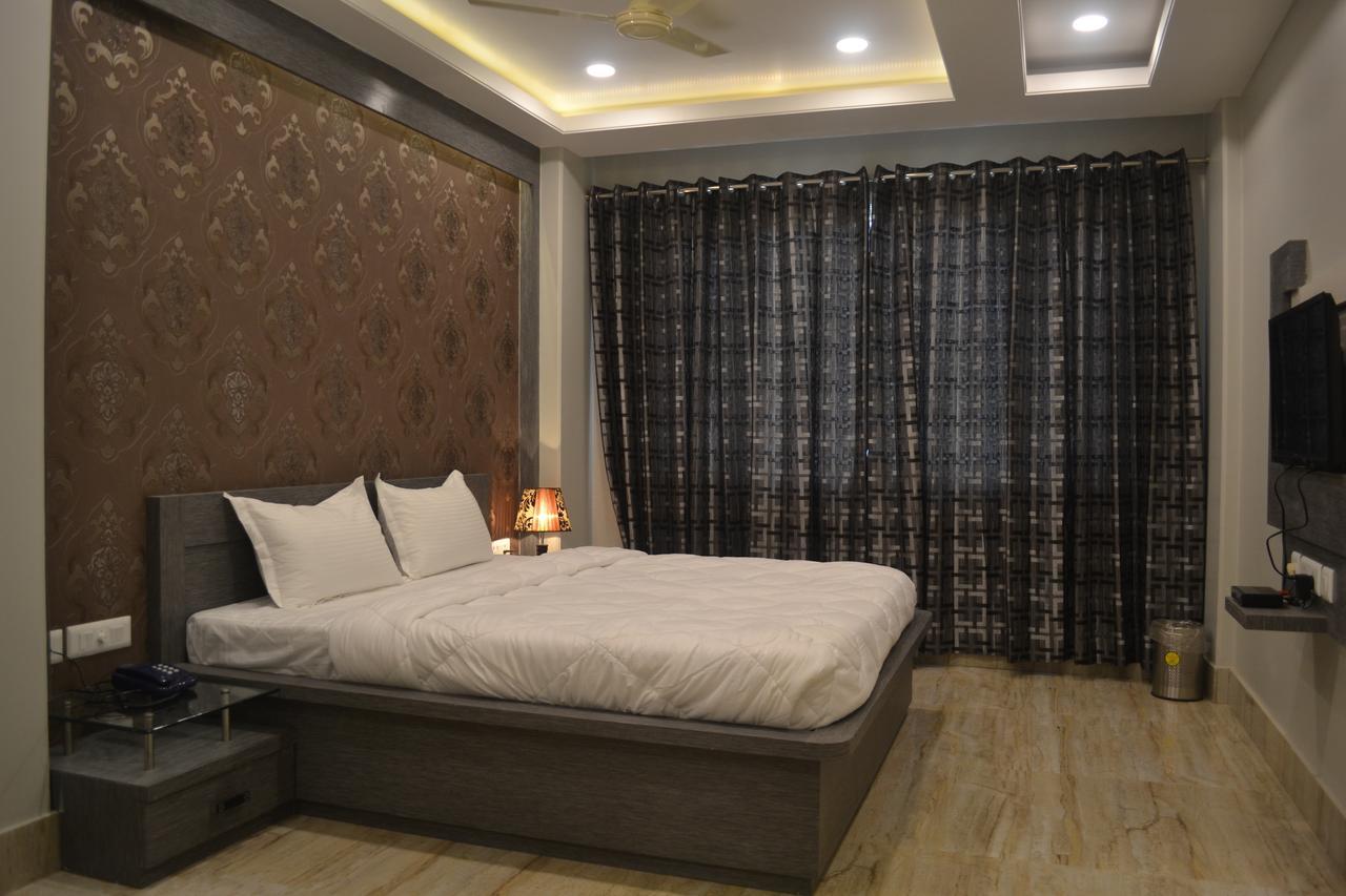 Hotel Madhuvan Palace Varanasi Room photo