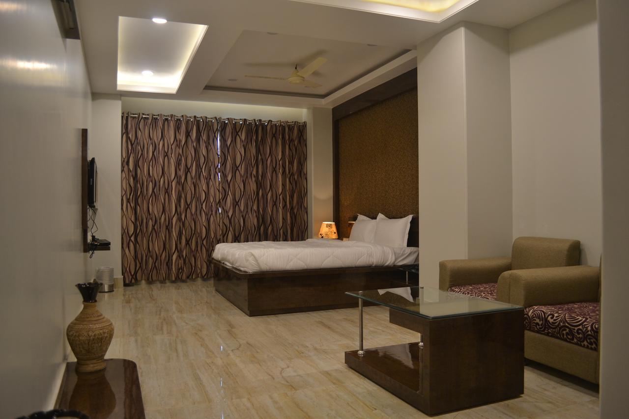 Hotel Madhuvan Palace Varanasi Room photo