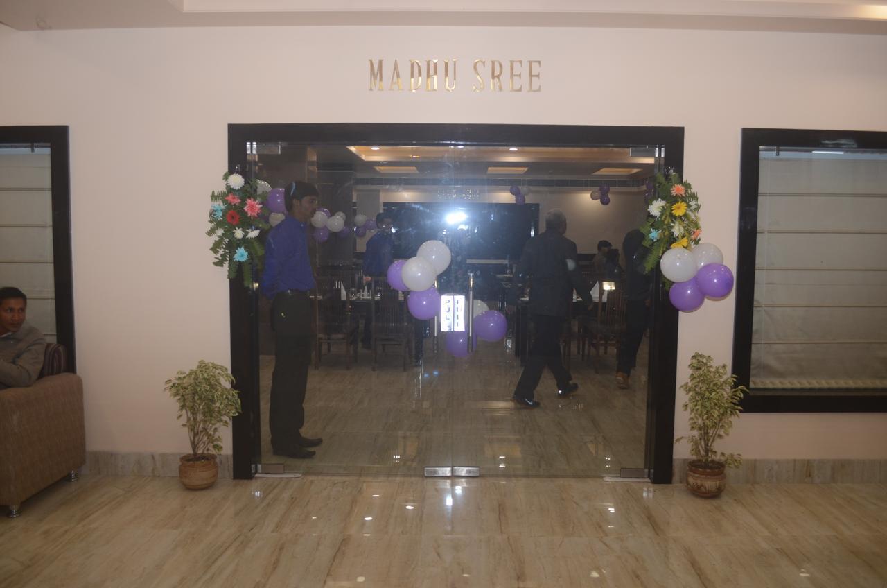 Hotel Madhuvan Palace Varanasi Exterior photo